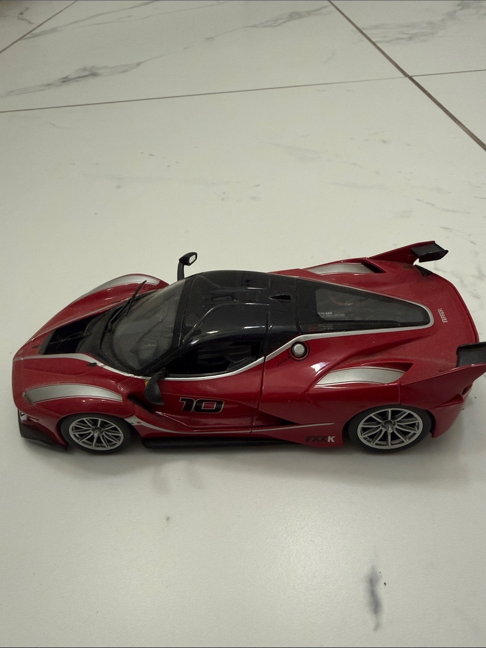 Bburago Ferrari FXX K 1:24 Diecast Model Car Red #10